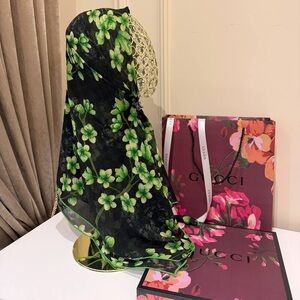 Gucci GG floral blossom print 100% silk scarf 40x40in georgette scarf‼️LAST ONE